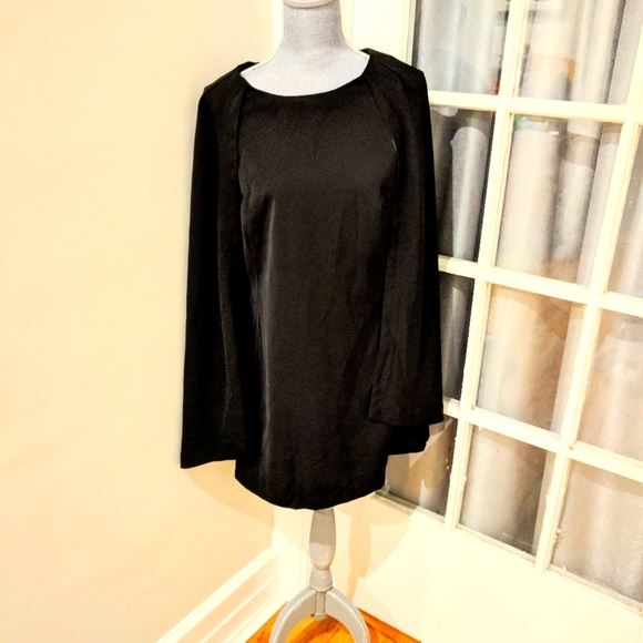 Fourteenth Place cape dress - Picture 2 of 6